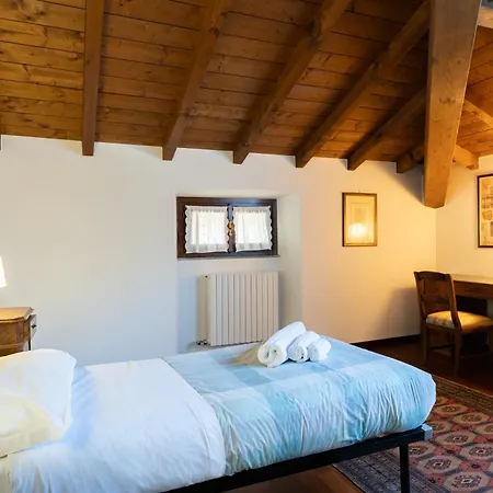 Апартаменты Luxury Between And Valsassina